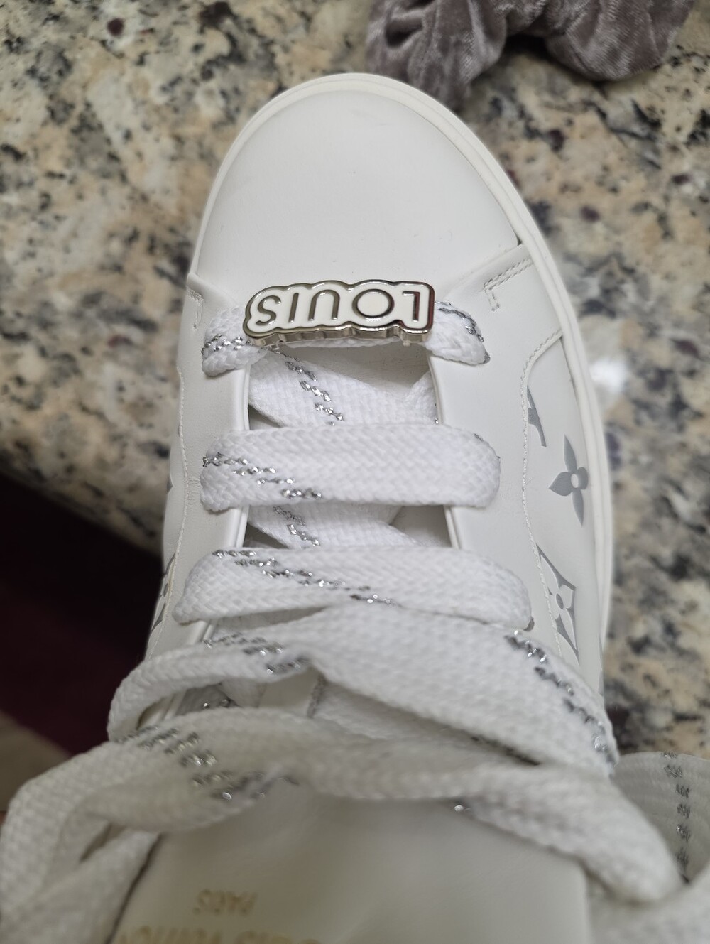 Louis Vuitton sneaker shoe - Picture 8 of 8